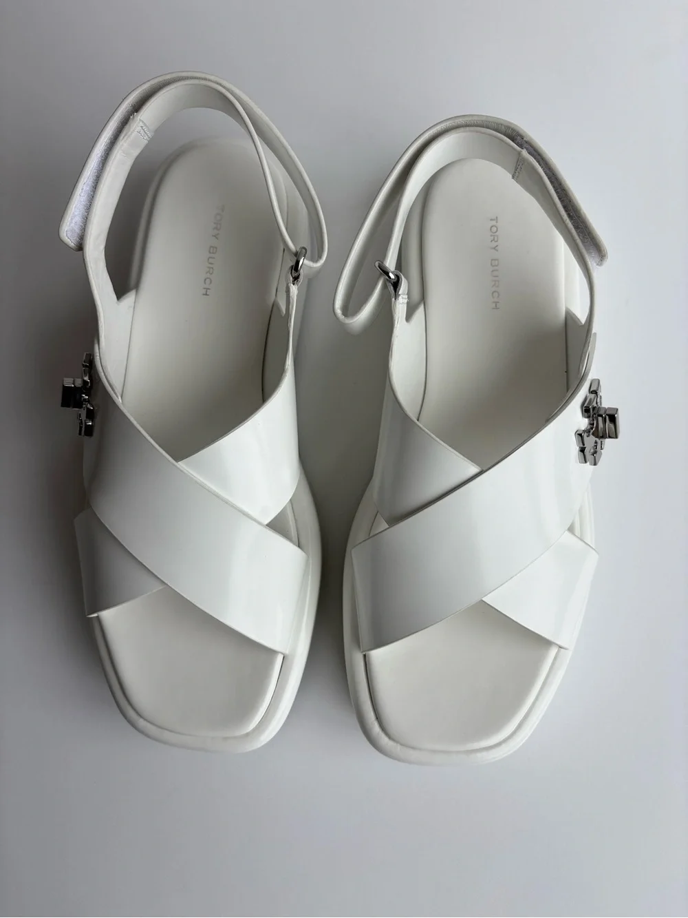 Tory Burch, 40mm T-Lock platform sandals in White, Size 8.5 - Picture 10 of 13